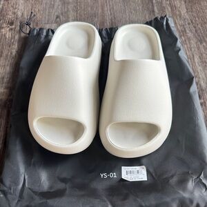 Yeezy Slide Sandals Cream